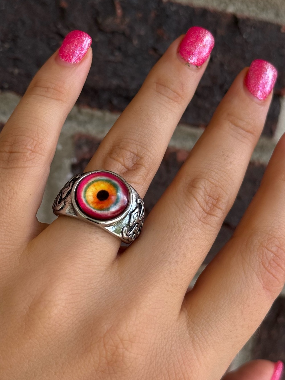 Gothic style Realistic Eyeball Ring - Picture 2 of 9